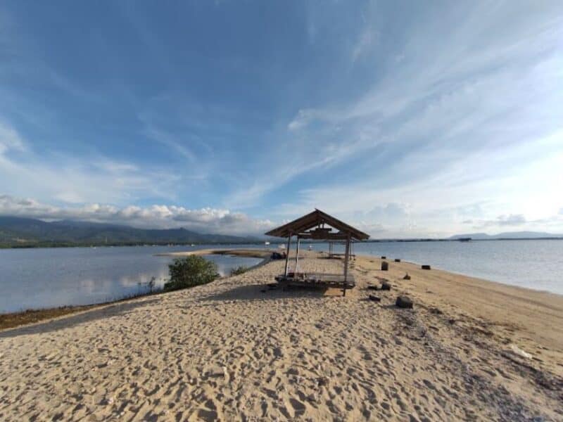 Gili Putih, White Sand Beach in North Bali