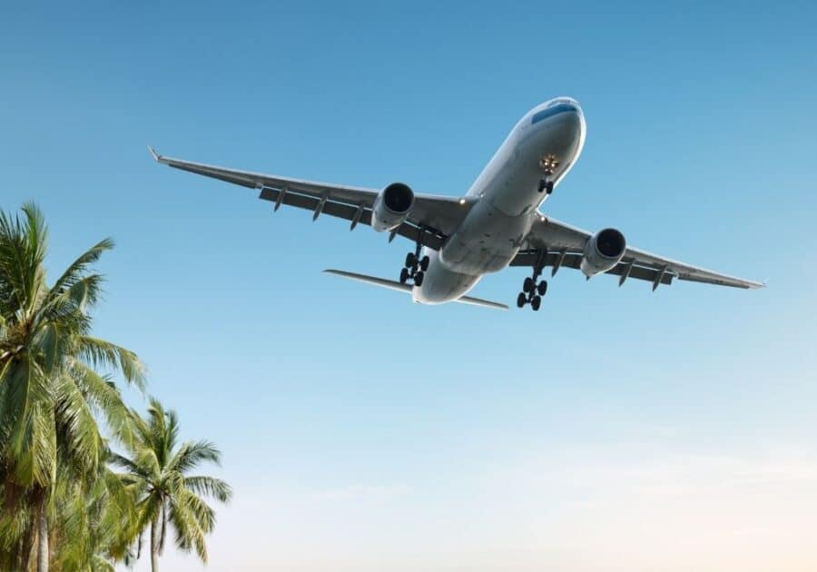 easy travelling tips- plane taking off