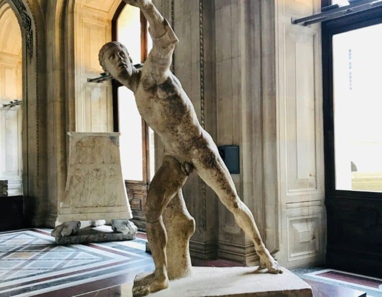 What to see in Paris in 3 days will have you stopping by this statue in the Louvre museum