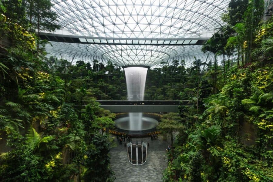 Changi-Airport-ⓒ-Nirut-Sangkeaw-by-Canva