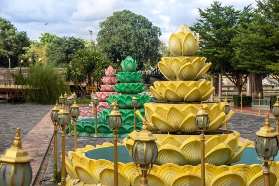Is Kanchanaburi worth visiting? Chinese Temple in Kanchanaburi ⓒ Lauradibiase at Canva