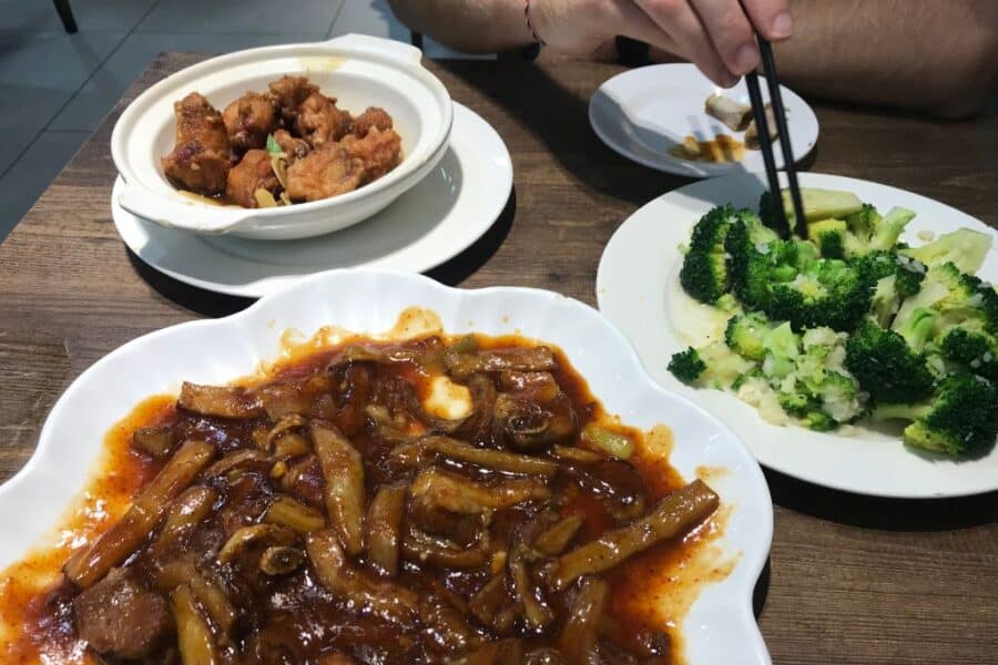 We love Chinese food and there's no better place to try it than in Chinatown itself. Enjoy affordable meals at Maxwell Food Centre during your stay in Singapore!