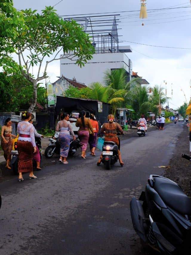 Road maintenance, Nyanyi, Bali