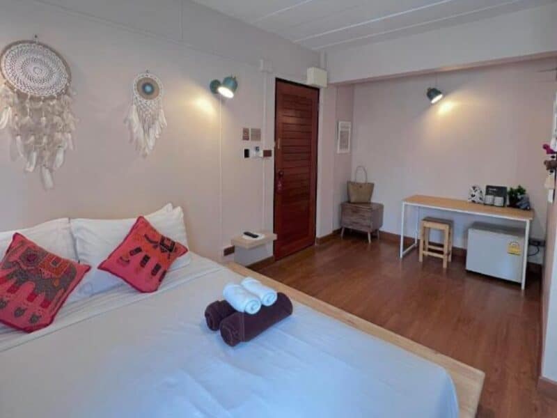 Chiang Mai Walking Street Home is a an affordable B&B