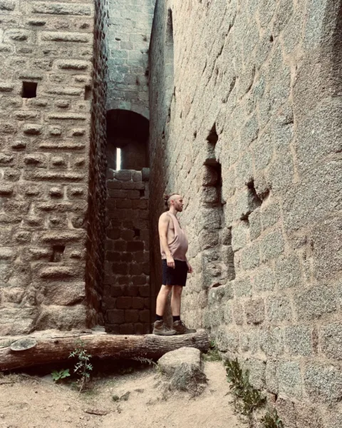Jack stand inside Chateau de Spesbourg, Alsace