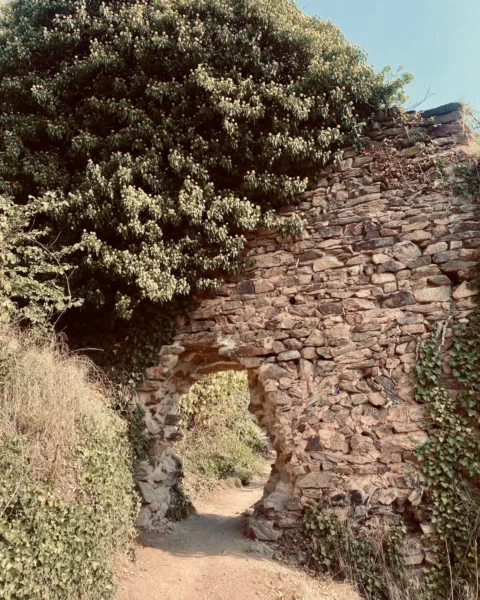 Stone arch at Château Saint-Ulrich