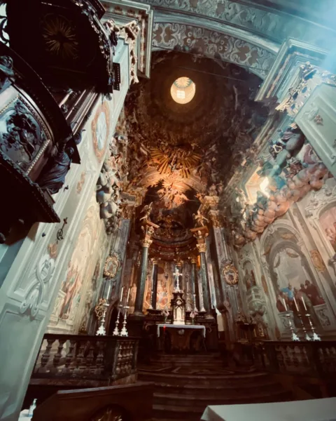 How_To_Visit_Sacro_Monte_di_Varallo_Basilica_Inside