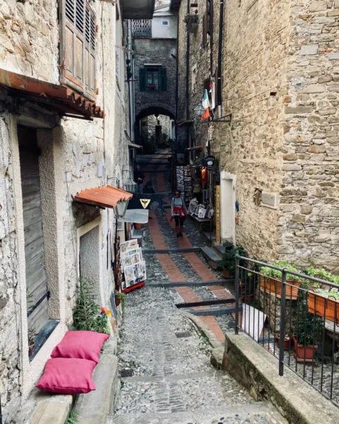 art shops in the old town of Dolceacqua