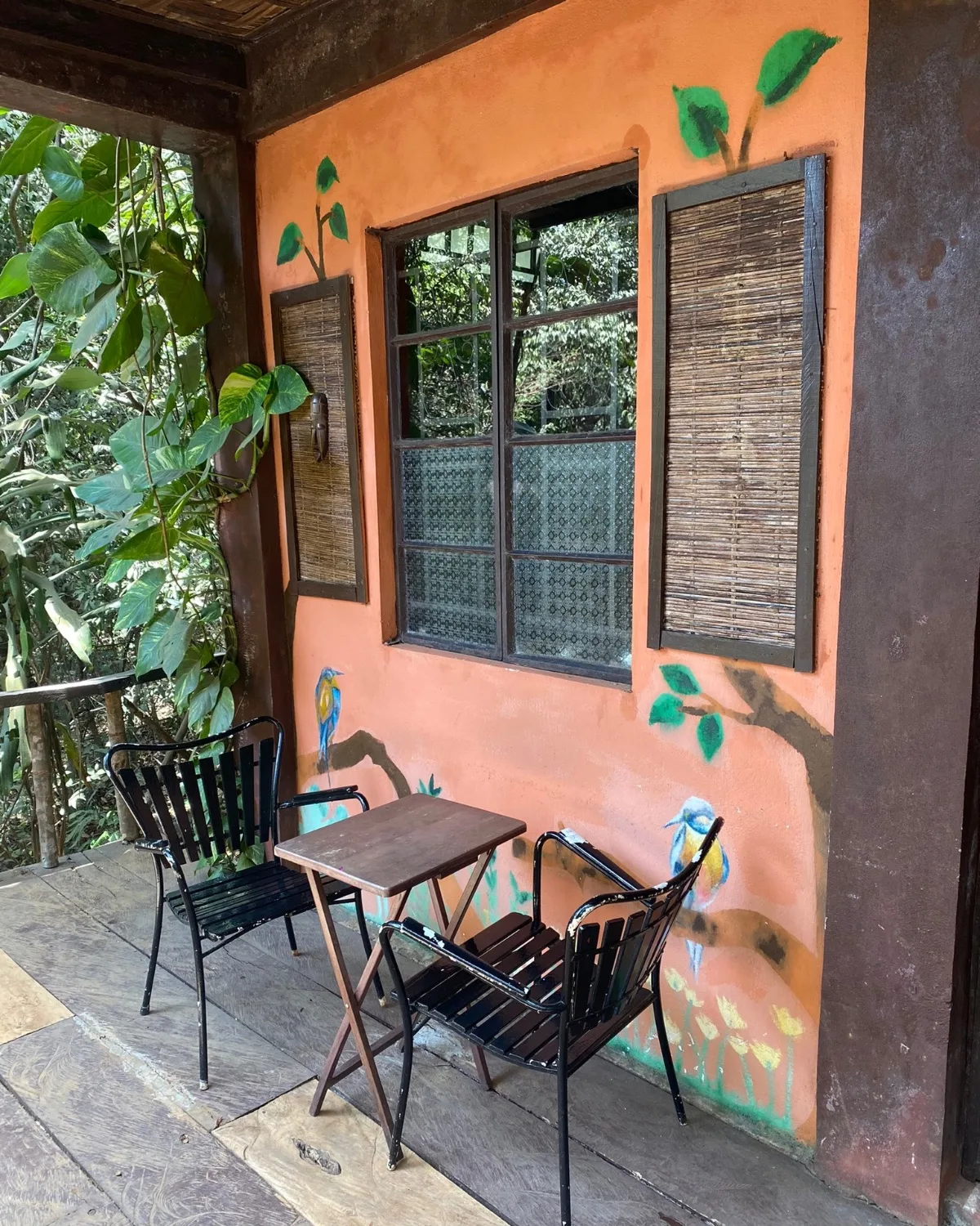 Sierra Leone Eco-Lodge: Private patio dining area at Tacugama