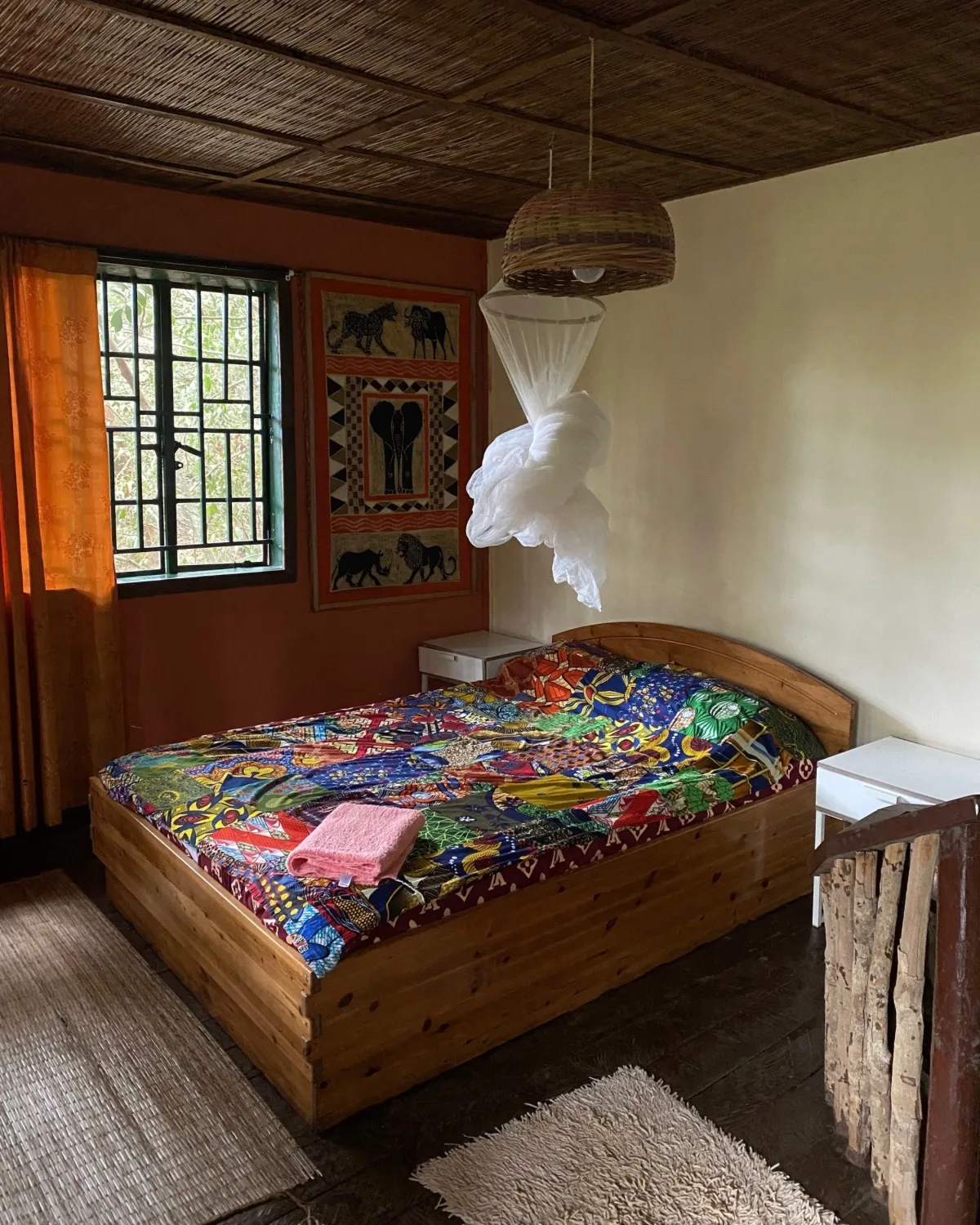 Sierra Leone Eco-Lodge: Double bed at Mumma Lucy