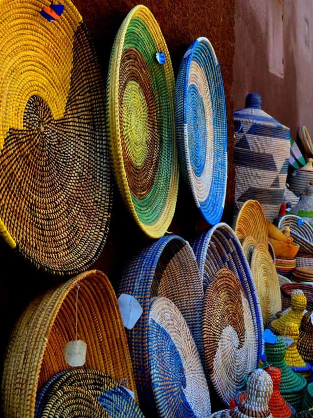 Colourful woven baskets showcasing Senegal's culture and artistic heritage.