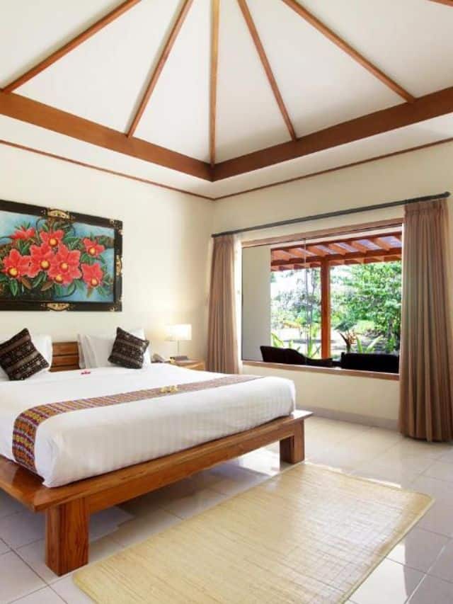 Spacious room at Puri Sari Beach Hotel in Labuan Bajo