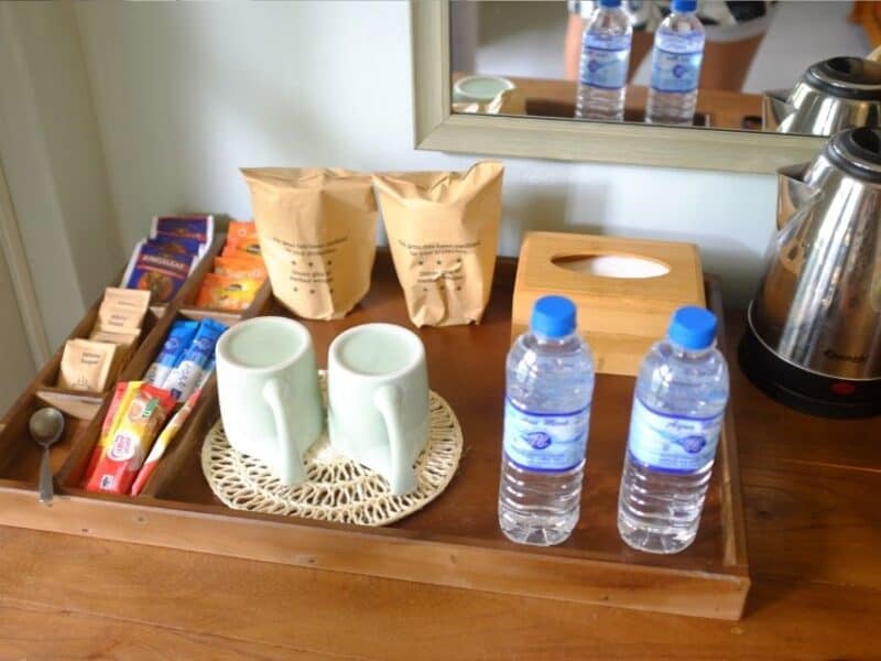 Tea, coffee, kettle and bottled water inside a deluxe double room at Ella Ceylonka.
