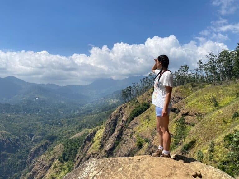 Women looking out over the Ella Rock Viewpoint