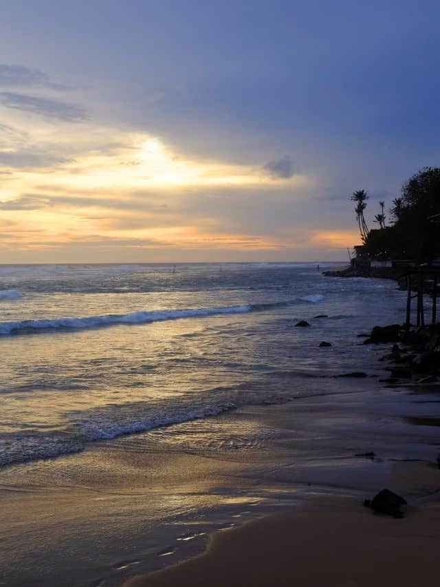 Sunset over the ocean in Ahangama with waves, rocks and golden evening light — is Ahangama worth visiting for sunsets?