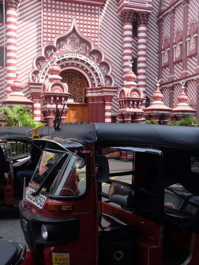 Red Mosque and tuk-tuk during my Colombo City Tour by Tuk Tuk