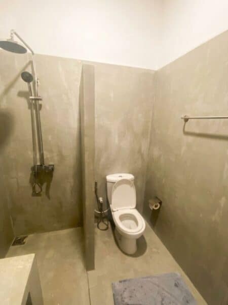 Private bathroom with shower and WC at Mellow Hostel in Sri Lanka.